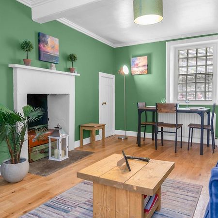 Charming Apartment In The Old Town Edinburgh Bagian luar foto
