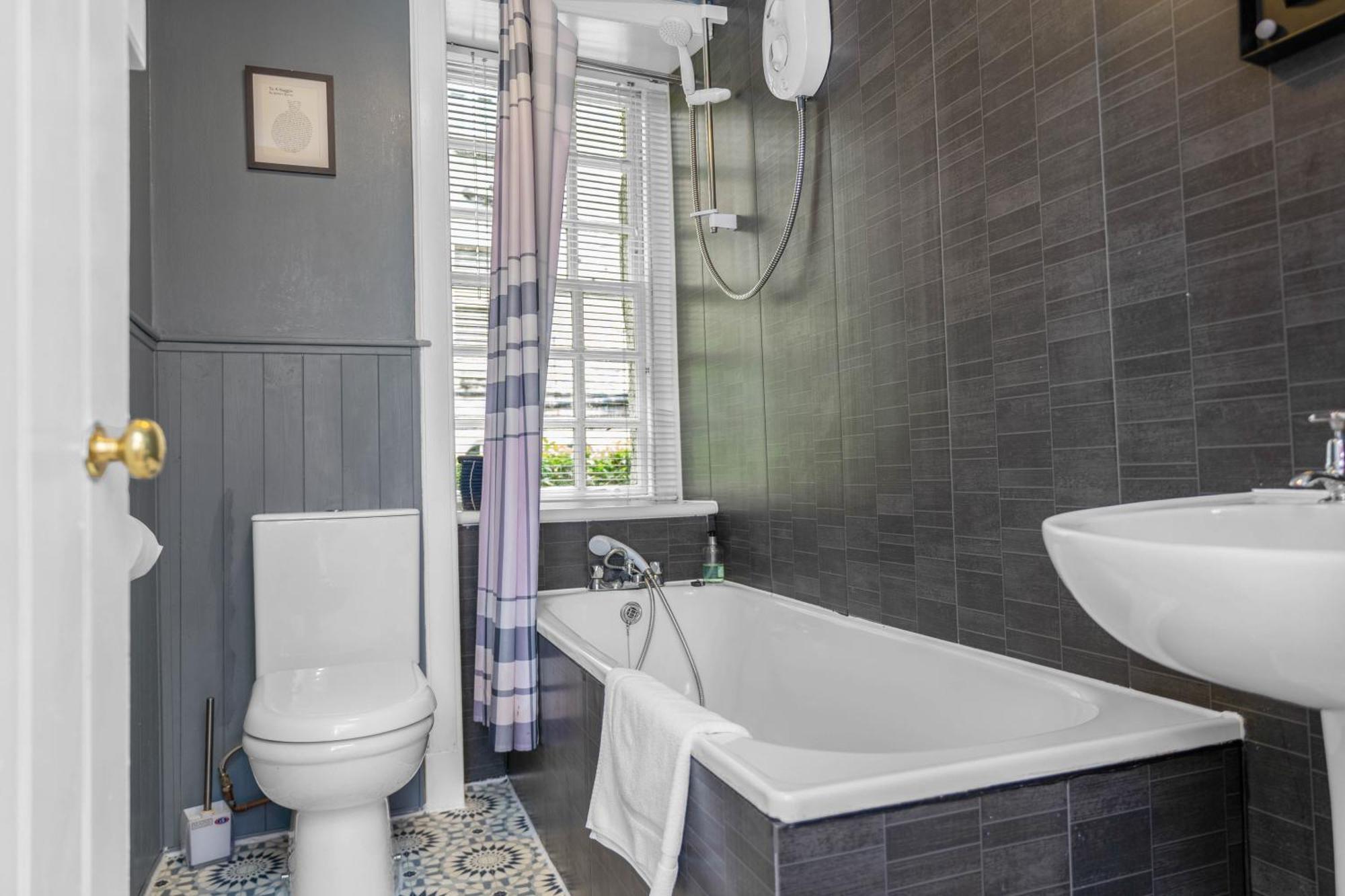 Charming Apartment In The Old Town Edinburgh Bagian luar foto