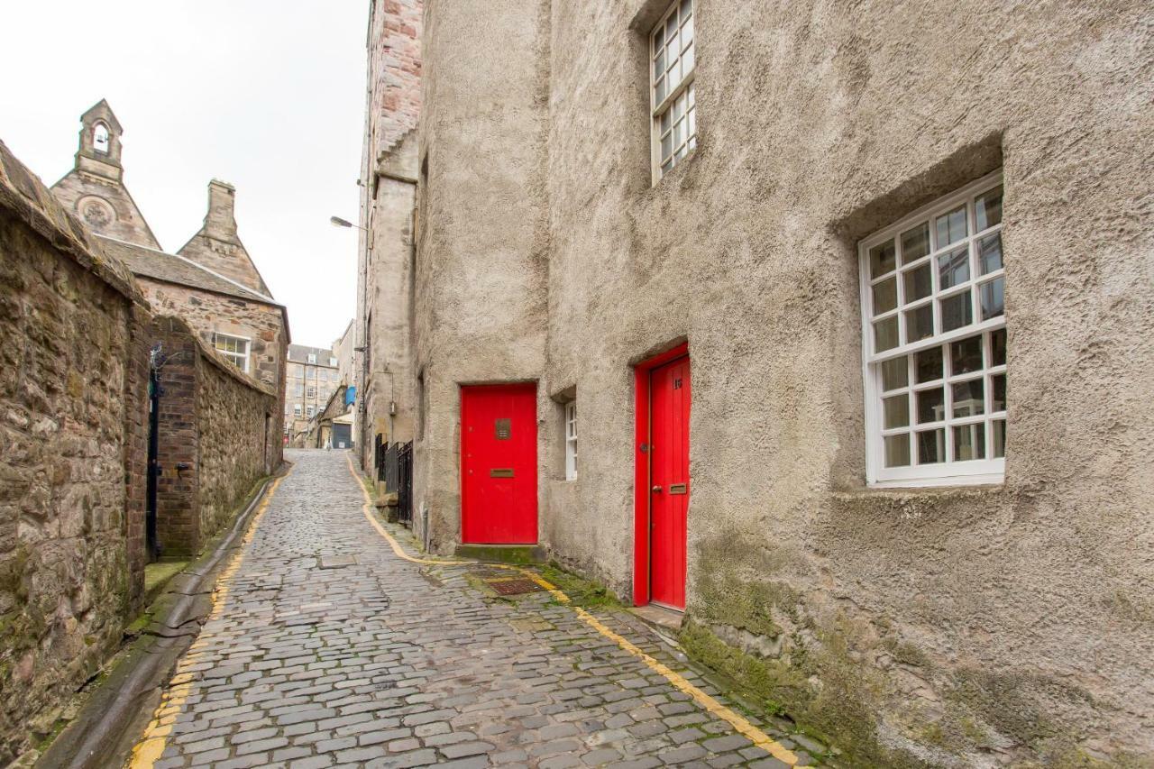 Charming Apartment In The Old Town Edinburgh Bagian luar foto